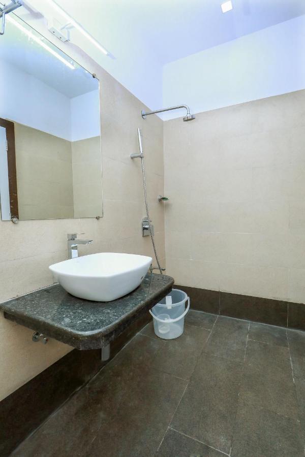 Cs Empire Hotel Lakshmanpur Exterior photo