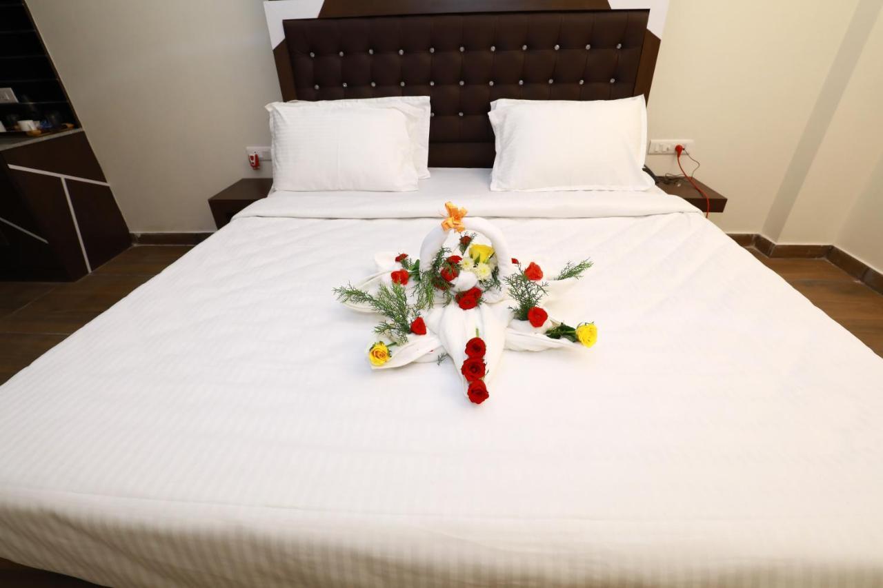 Cs Empire Hotel Lakshmanpur Exterior photo