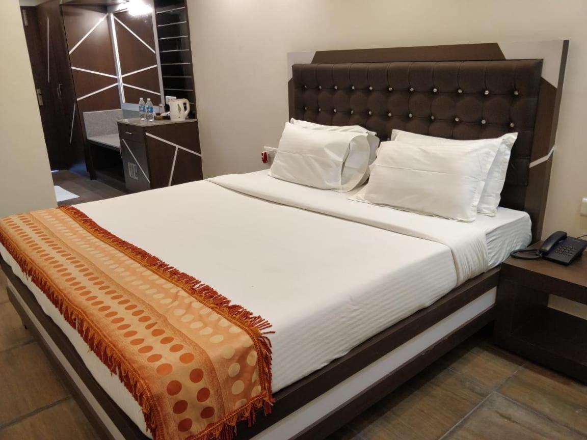 Cs Empire Hotel Lakshmanpur Exterior photo