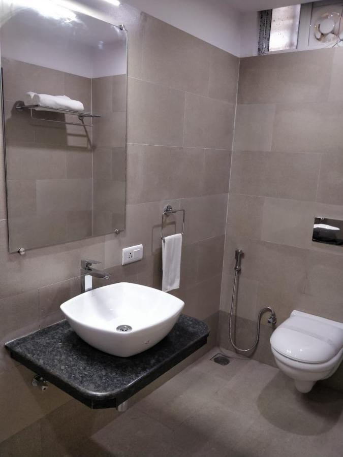 Cs Empire Hotel Lakshmanpur Exterior photo