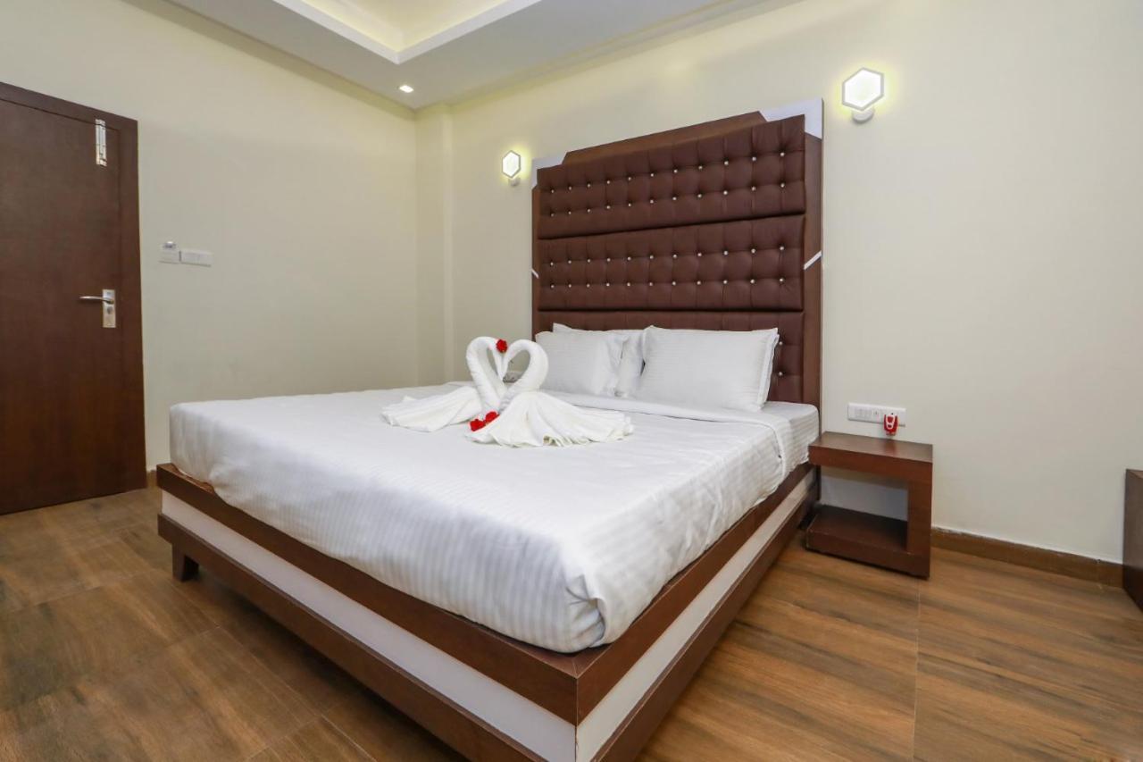 Cs Empire Hotel Lakshmanpur Exterior photo