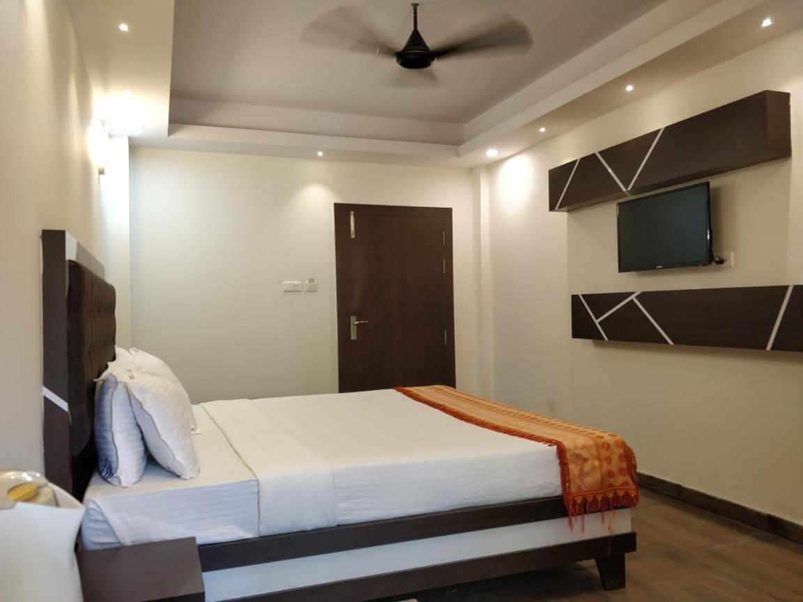 Cs Empire Hotel Lakshmanpur Exterior photo